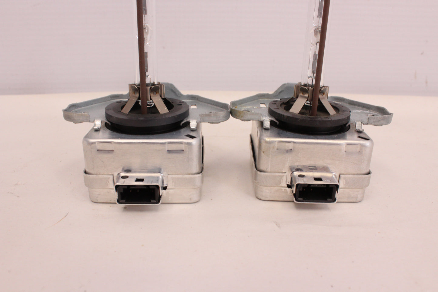 2010 Cadillac CTS-V Sedan Set Xenon Bulbs w/Clips HID Light Lamp Head Light OEM - Day's Parts Yard