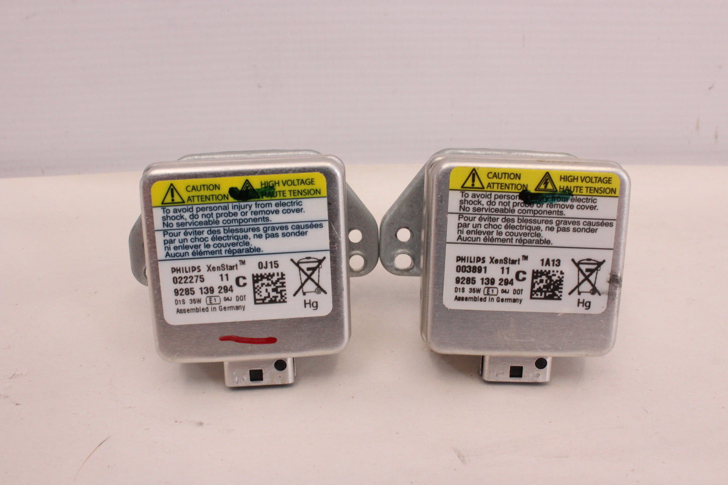 2010 Cadillac CTS-V Sedan Set Xenon Bulbs w/Clips HID Light Lamp Head Light OEM - Day's Parts Yard