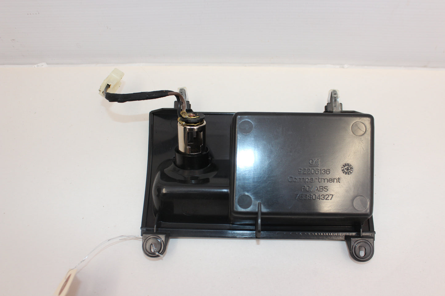 2009 Pontiac G8 GT Console Storage Cubby Plug Assembly OEM - Day's Parts Yard