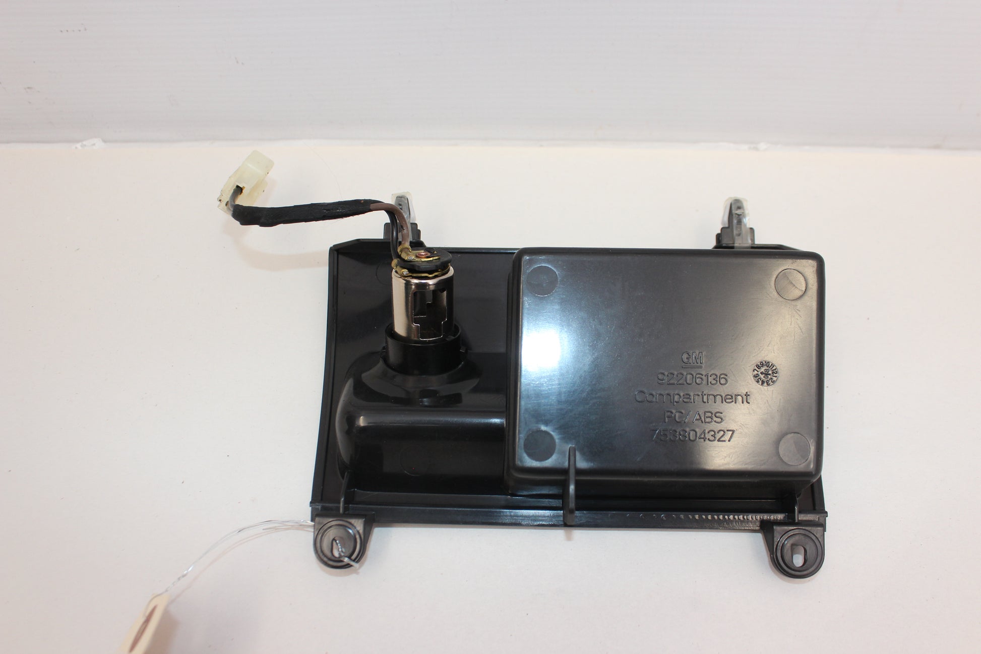 2009 Pontiac G8 GT Console Storage Cubby Plug Assembly OEM - Day's Parts Yard