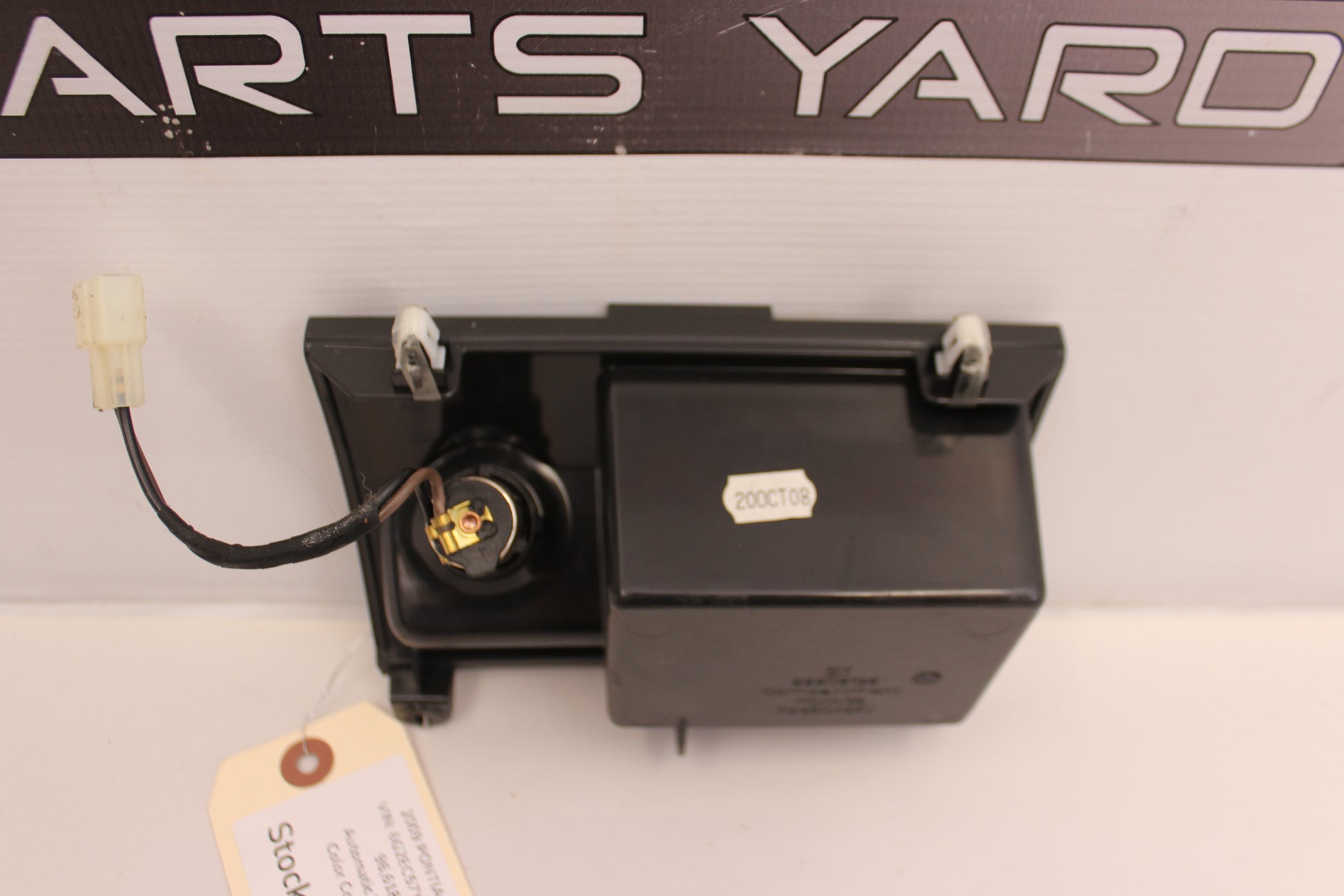 2009 Pontiac G8 GT Console Storage Cubby Plug Assembly OEM - Day's Parts Yard