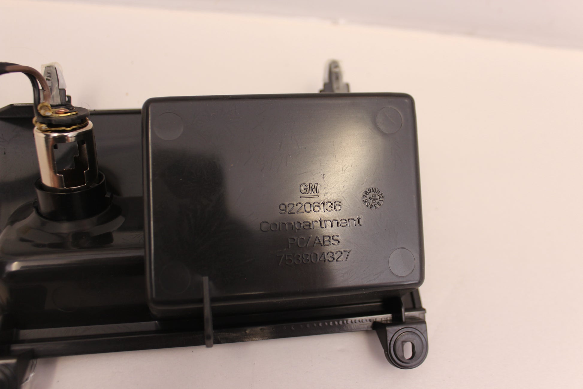 2009 Pontiac G8 GT Console Storage Cubby Plug Assembly OEM - Day's Parts Yard