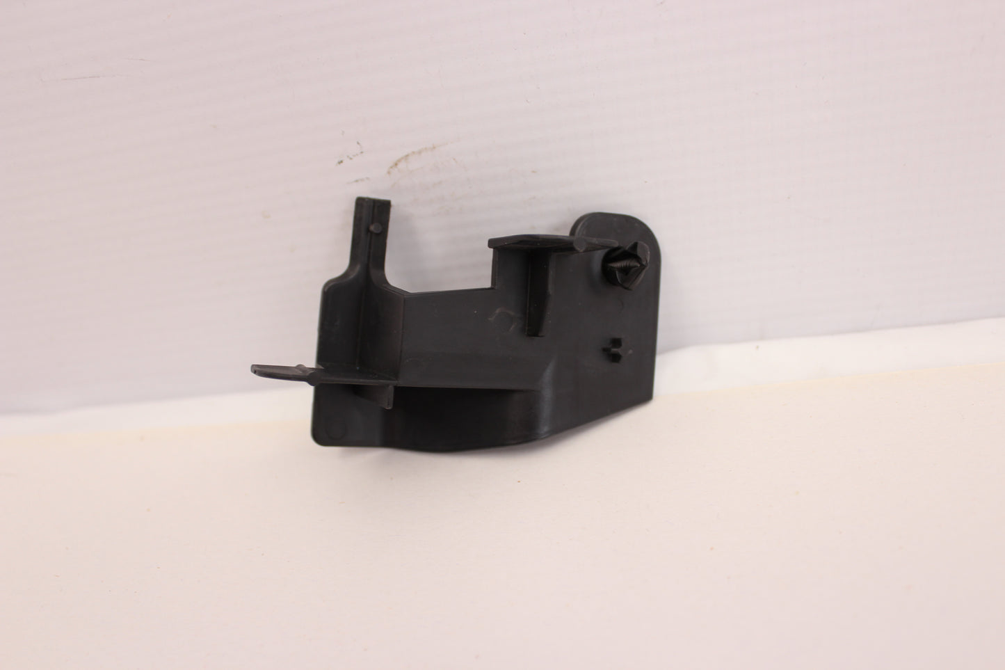 2009 Pontiac G8 GT Floor Console Protector Instrumental Panel Trim 92216582 OEM - Day's Parts Yard