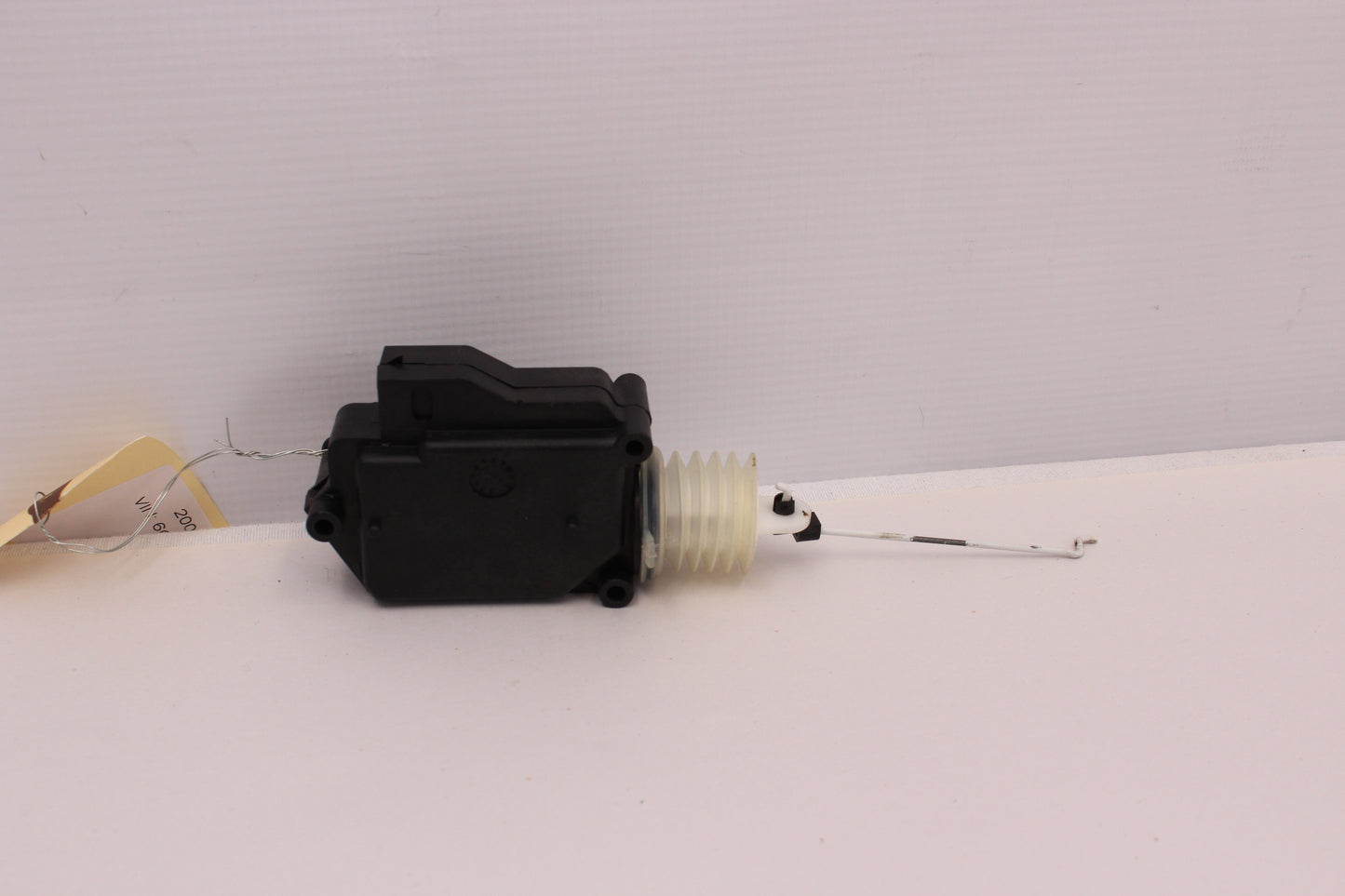 2004 Pontiac GTO Fuel Gas Door Actuator OEM - Day's Parts Yard