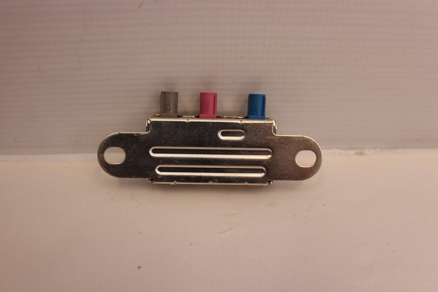 2015 Chevy Camaro Antenna Navigation Wire Splitter Module OEM - Day's Parts Yard