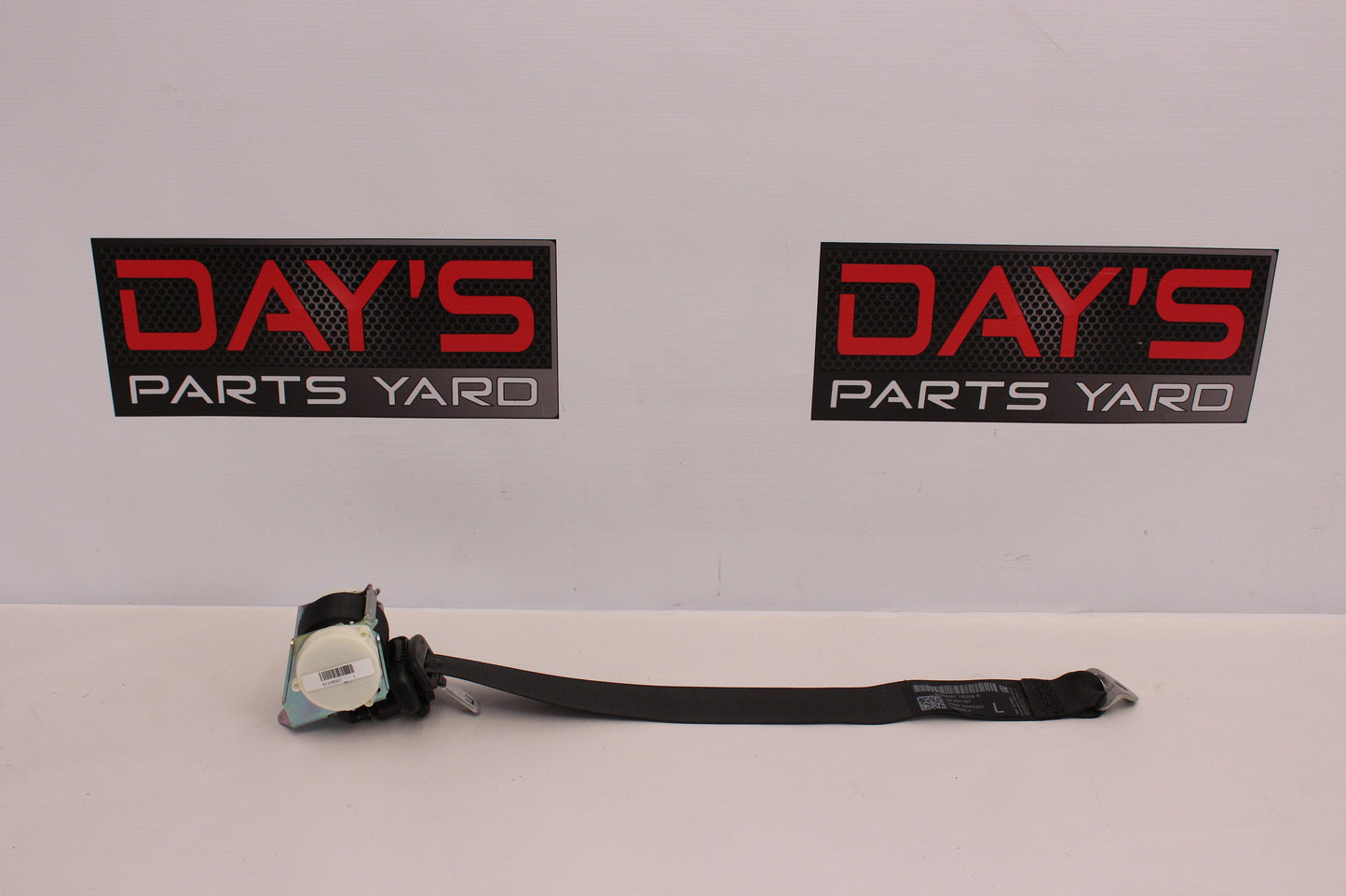 2009 Pontiac G8 GT Rear LH Driver Seat Belt Retractor 92204567 OEM - Day's Parts Yard