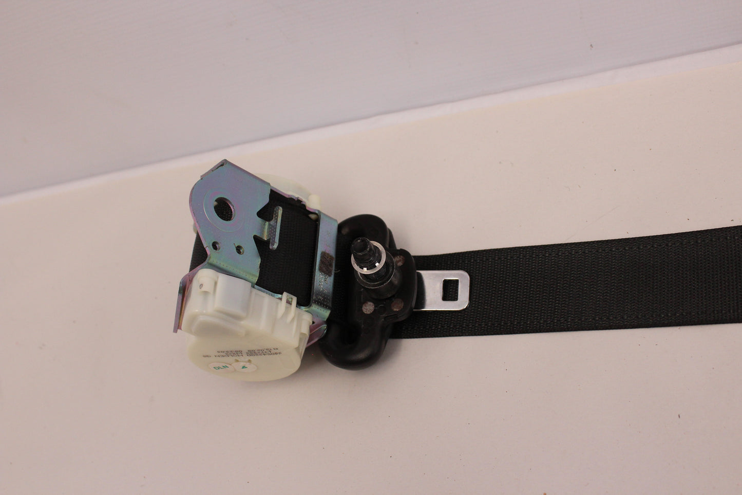 2009 Pontiac G8 GT Rear LH Driver Seat Belt Retractor 92204567 OEM - Day's Parts Yard