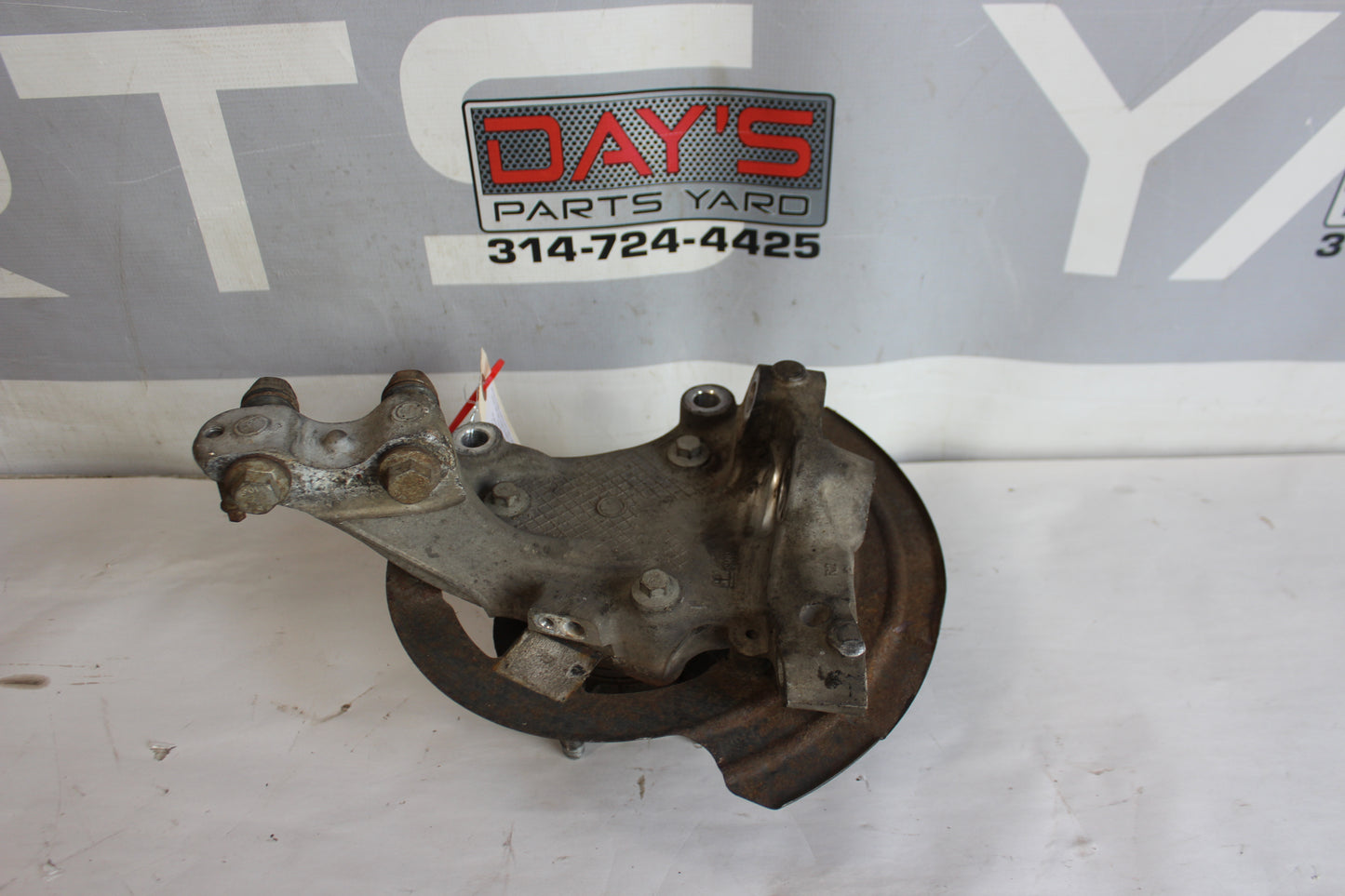 2015 Chevy SS Sedan Front RH Passenger Hub Spindle Assembly OEM - Day's Parts Yard