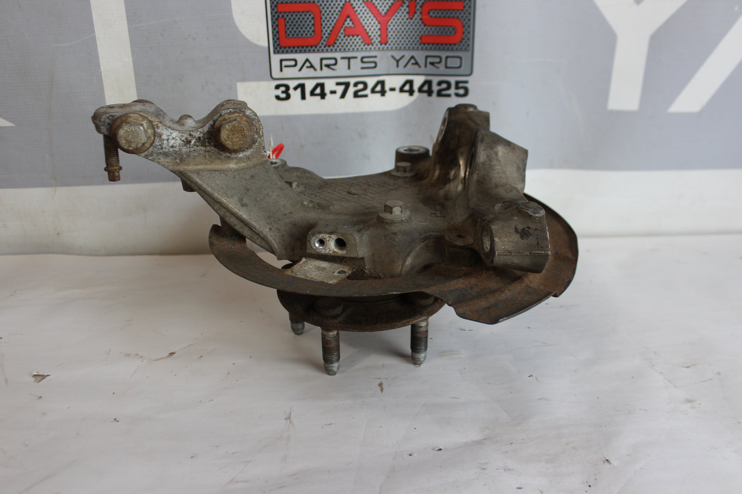 2015 Chevy SS Sedan Front RH Passenger Hub Spindle Assembly OEM - Day's Parts Yard