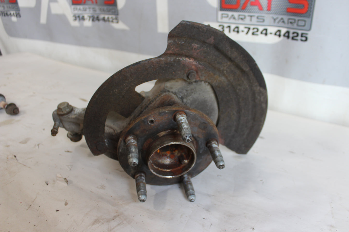 2015 Chevy SS Sedan Front RH Passenger Hub Spindle Assembly OEM - Day's Parts Yard