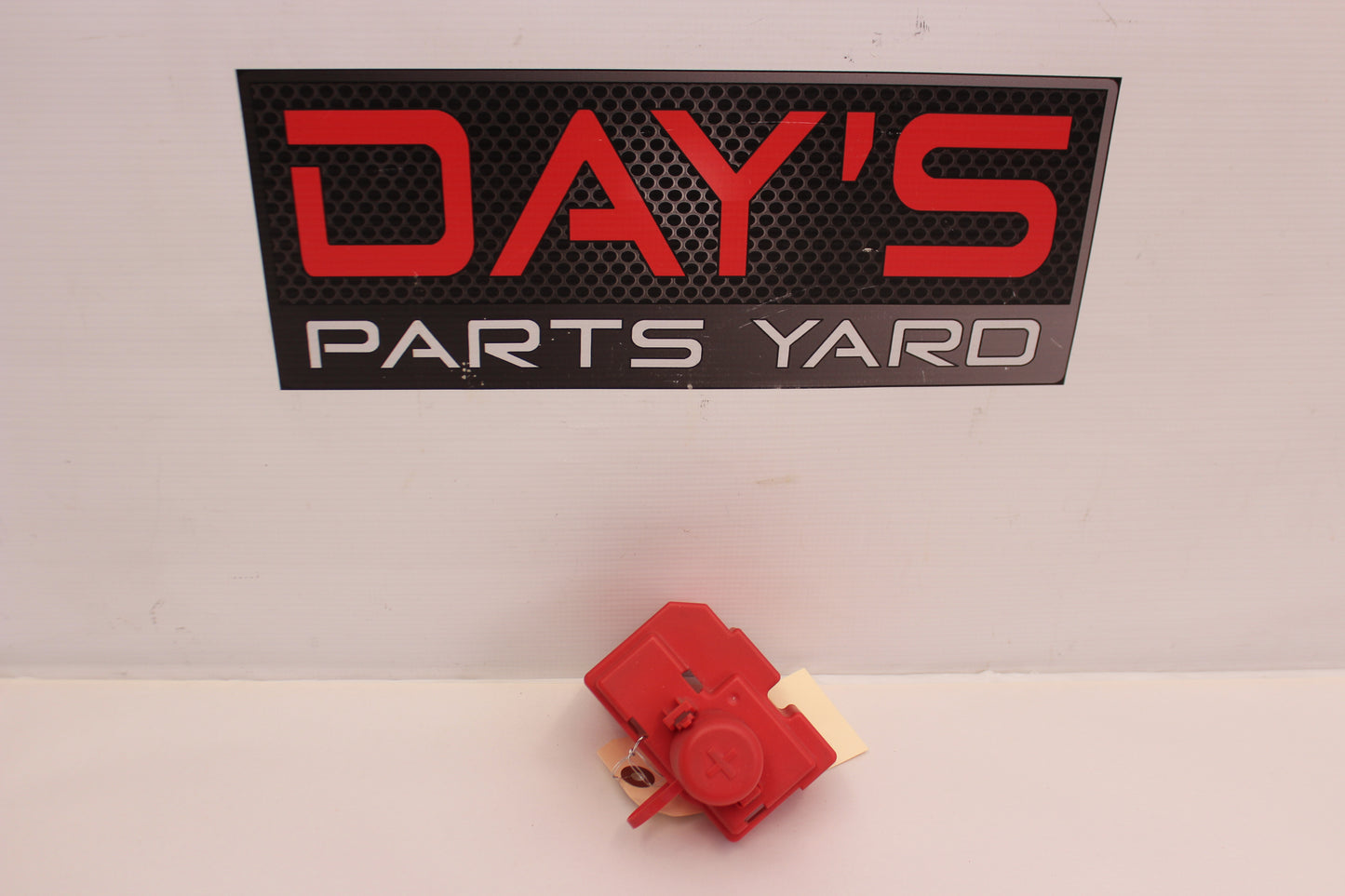 2015 Chevy SS Sedan Positive Battery Jump Start Cover 92458299 OEM - Day's Parts Yard