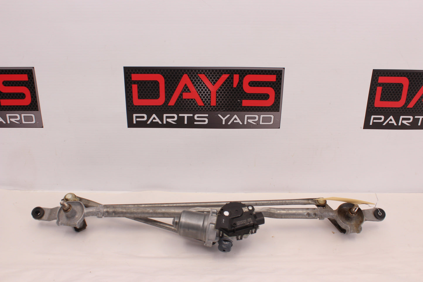 2018 Chevy Camaro ZL1 1LE Windshield Wiper Linkage w/ Motor 23240666 OEM - Day's Parts Yard