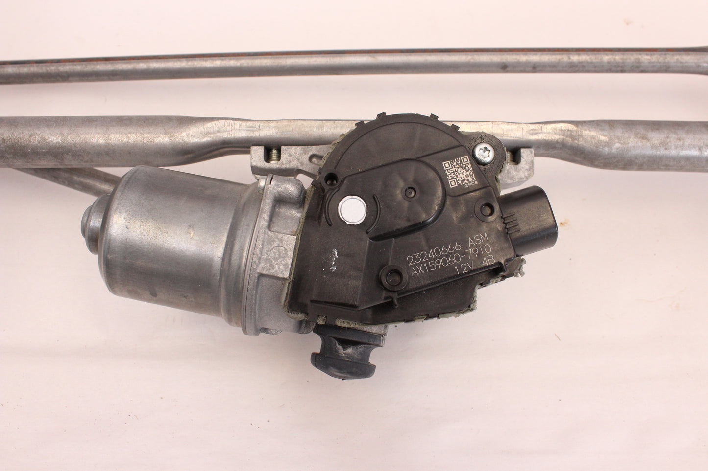 2018 Chevy Camaro ZL1 1LE Windshield Wiper Linkage w/ Motor 23240666 OEM - Day's Parts Yard