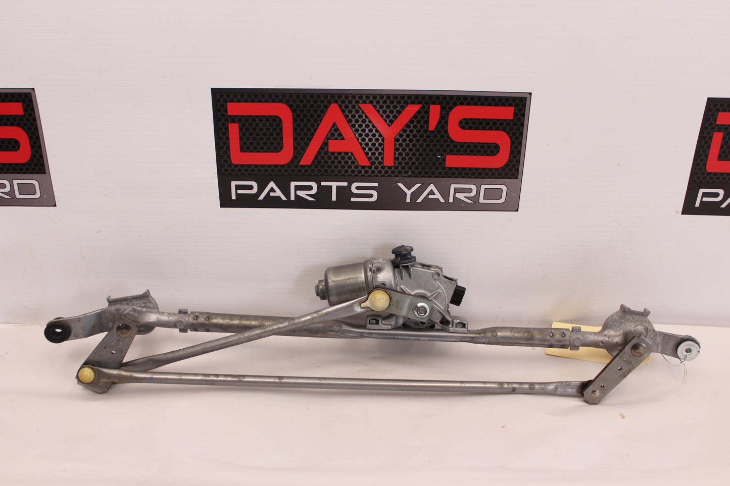 2018 Chevy Camaro ZL1 1LE Windshield Wiper Linkage w/ Motor 23240666 OEM - Day's Parts Yard
