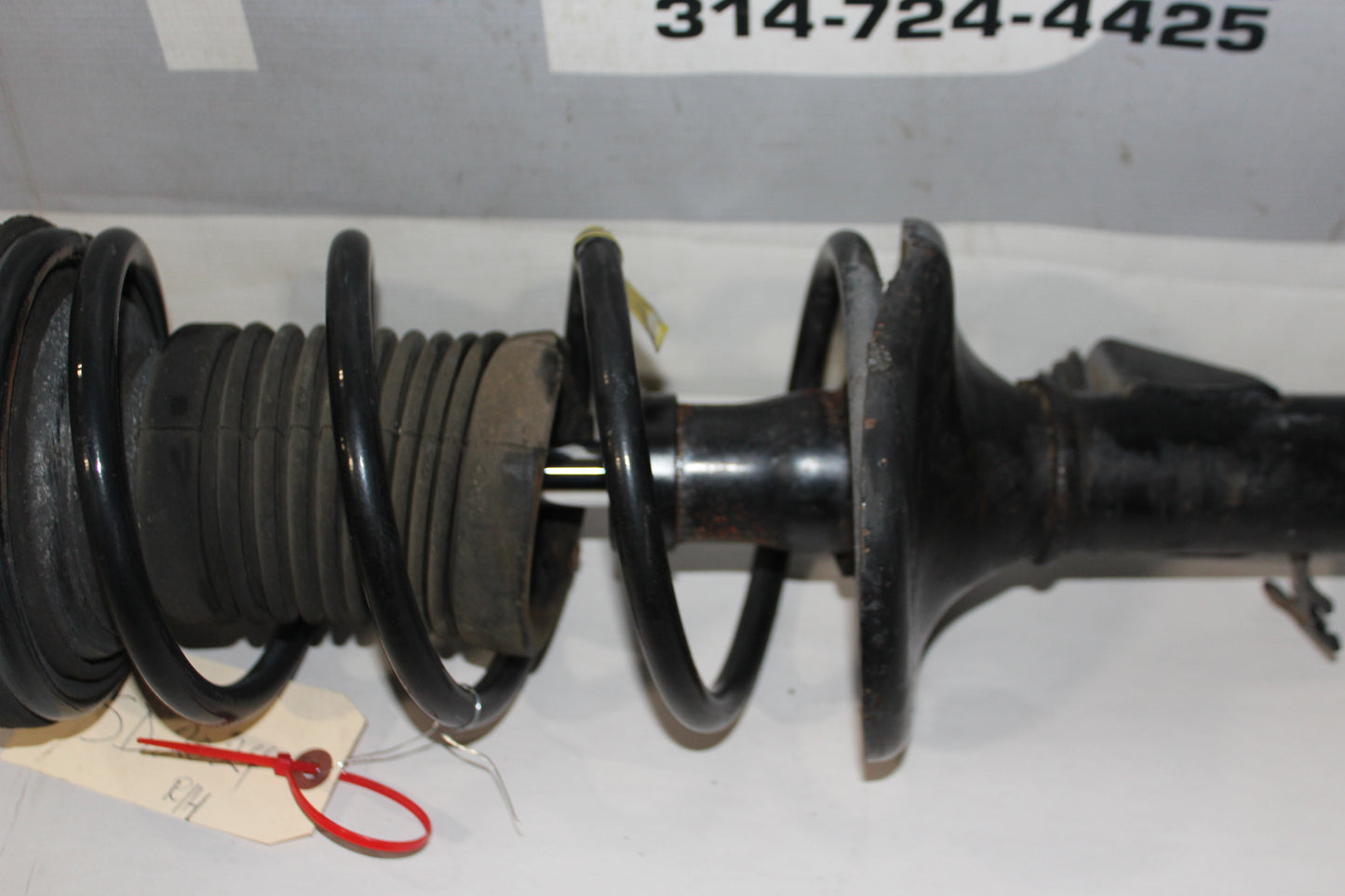 2006 Pontiac GTO RH Passenger Front Strut Assembly 92158549 OEM - Day's Parts Yard