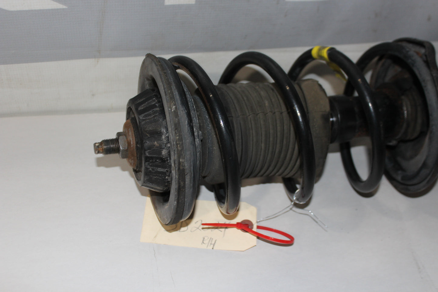 2006 Pontiac GTO RH Passenger Front Strut Assembly 92158549 OEM - Day's Parts Yard