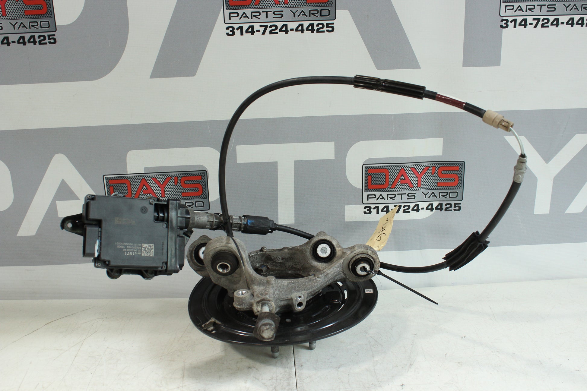 2018 Chevy Camaro ZL1 1LE Rear RH Passenger Spindle Hub w/ Parking Brake 84121971 OEM - Day's Parts Yard