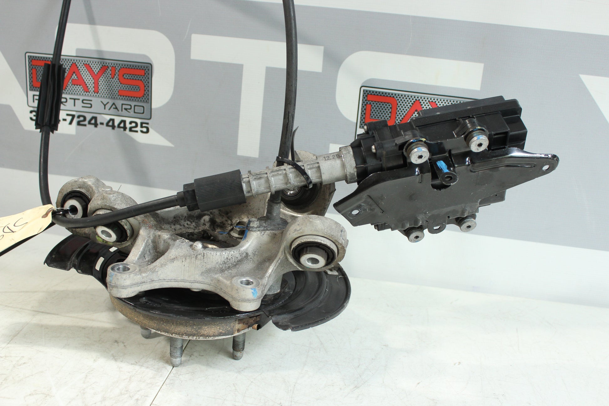 2018 Chevy Camaro ZL1 1LE Rear RH Passenger Spindle Hub w/ Parking Brake 84121971 OEM - Day's Parts Yard