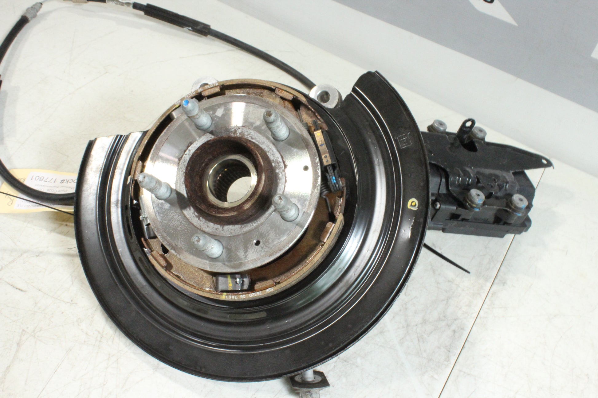 2018 Chevy Camaro ZL1 1LE Rear RH Passenger Spindle Hub w/ Parking Brake 84121971 OEM - Day's Parts Yard