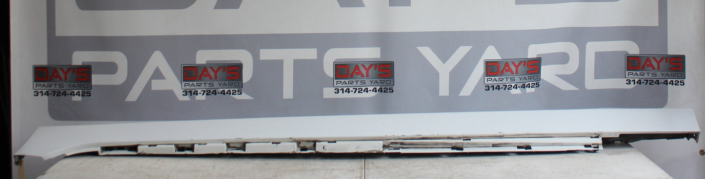 2009 Pontiac G8 GT LH Driver Rocker Molding White 92162075 OEM - Day's Parts Yard