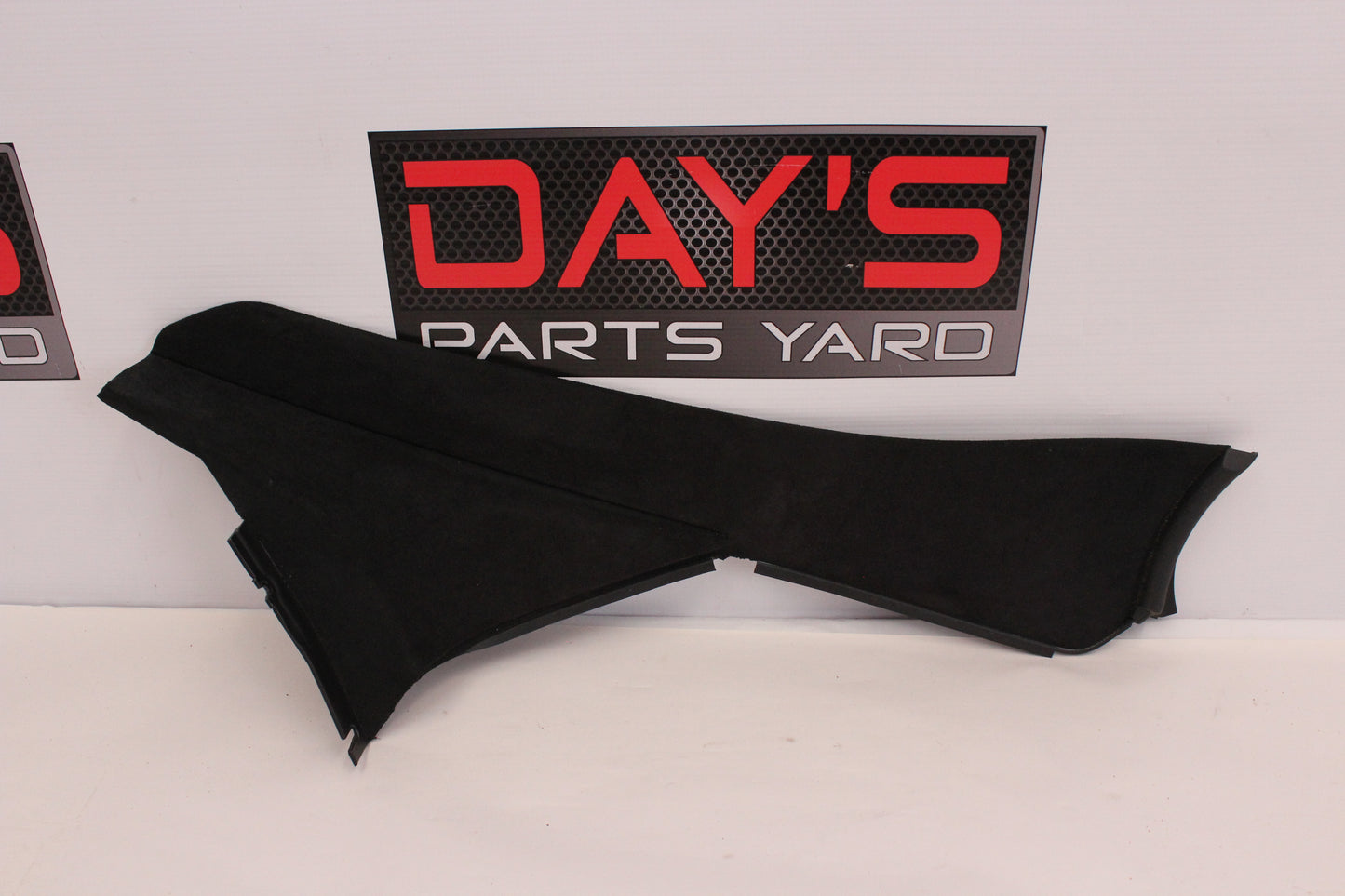 2005 Pontiac GTO LH Driver Suede Console Trim 92156764 OEM - Day's Parts Yard