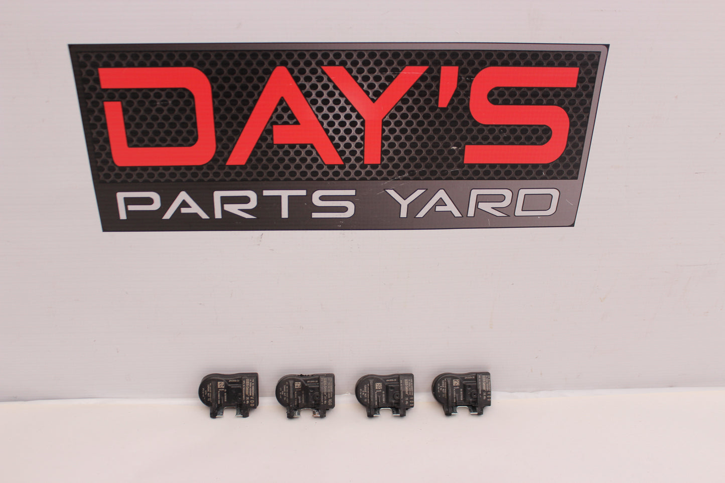 2009 Pontiac G8 GT Tire Sensors Set 4 83143000 OEM - Day's Parts Yard