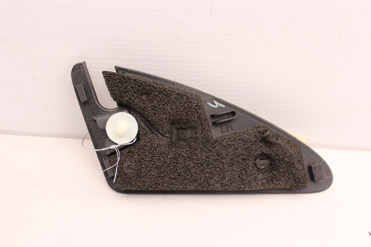 2009 Pontiac G8 GT Interior Mirror Bolt Cover RH OEM - Day's Parts Yard