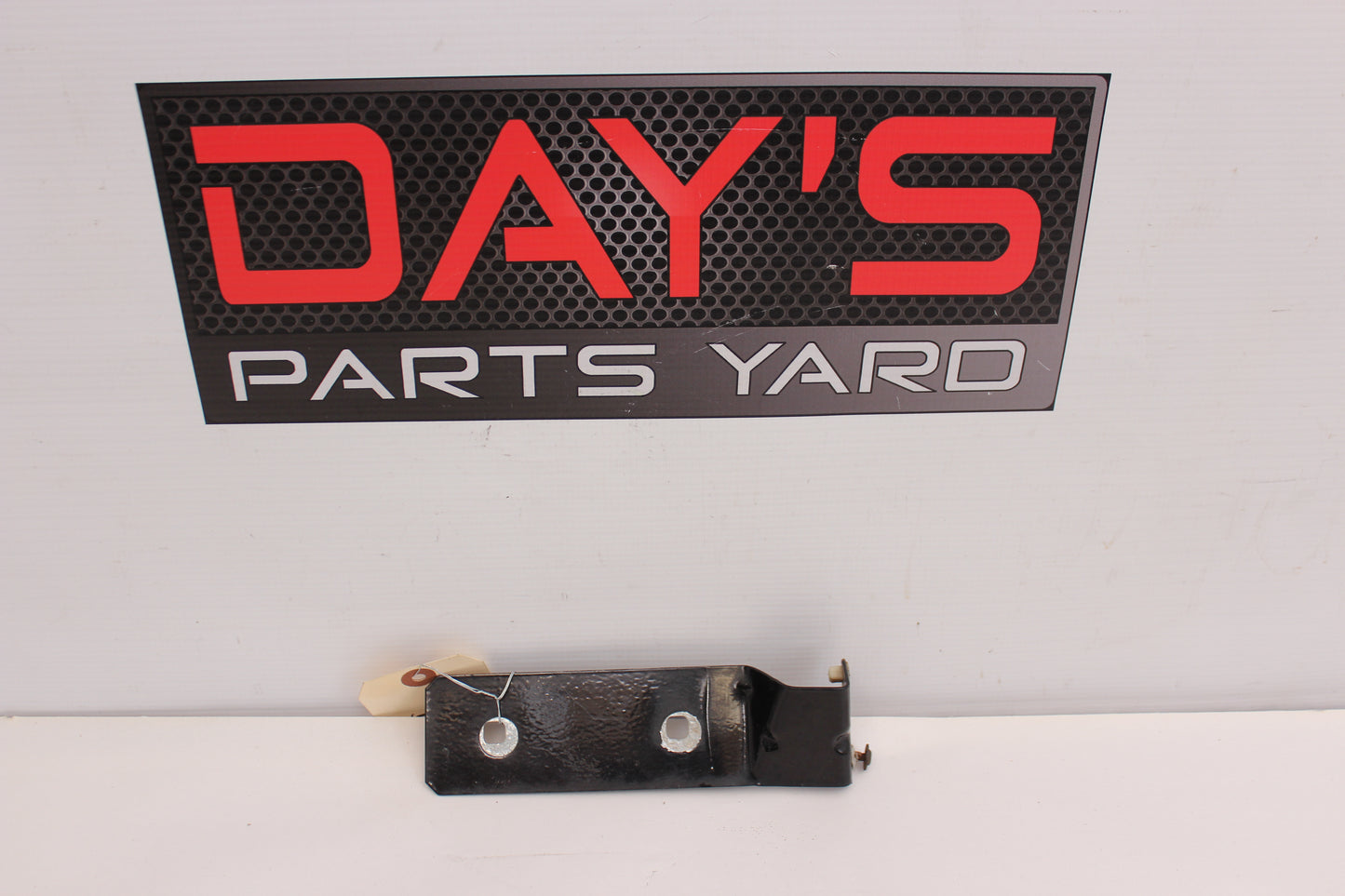 2006 Pontiac GTO Front LH Driver Side Skirt Rocker Molding Bracket OEM - Day's Parts Yard