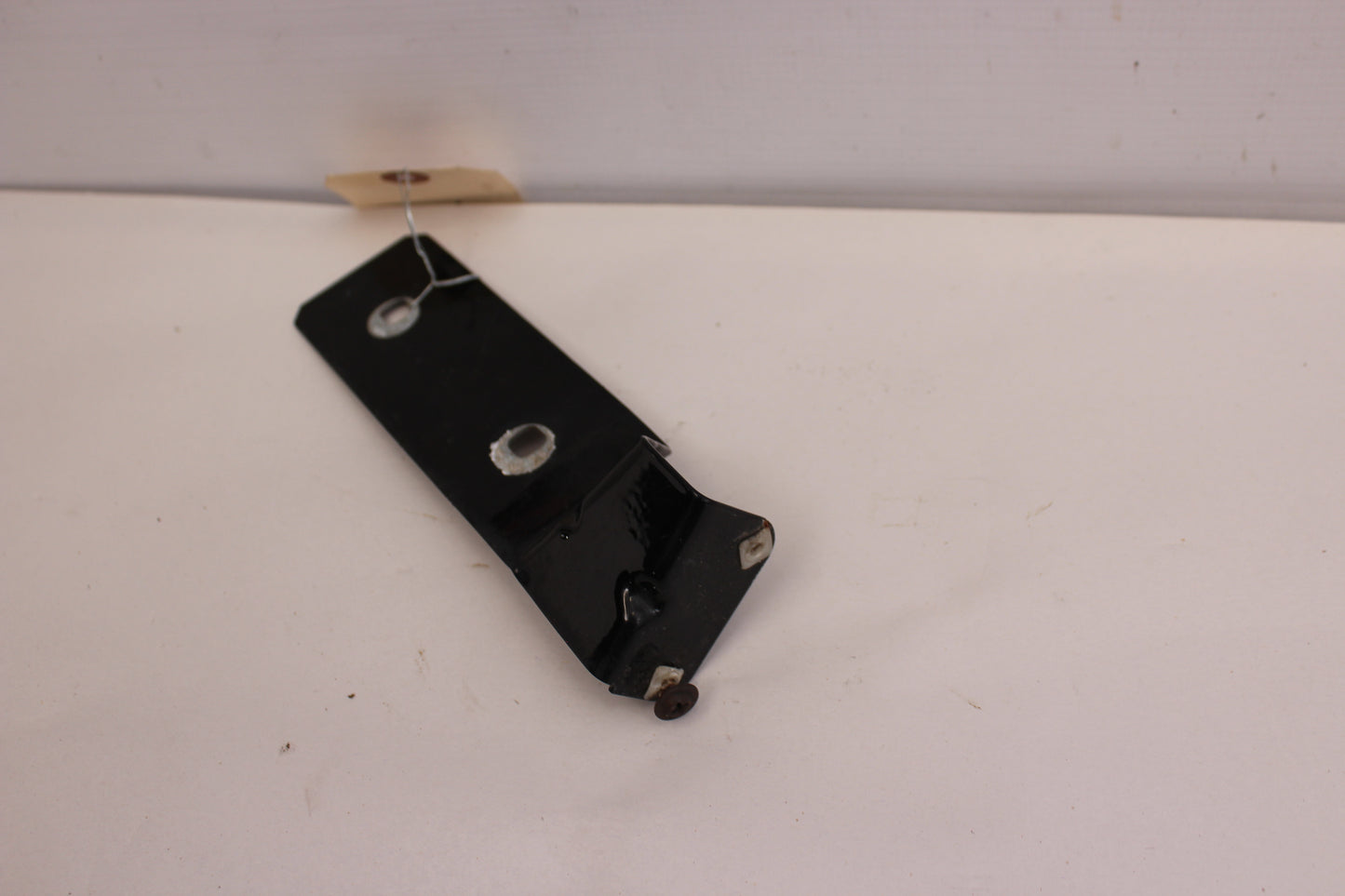 2006 Pontiac GTO Front LH Driver Side Skirt Rocker Molding Bracket OEM - Day's Parts Yard