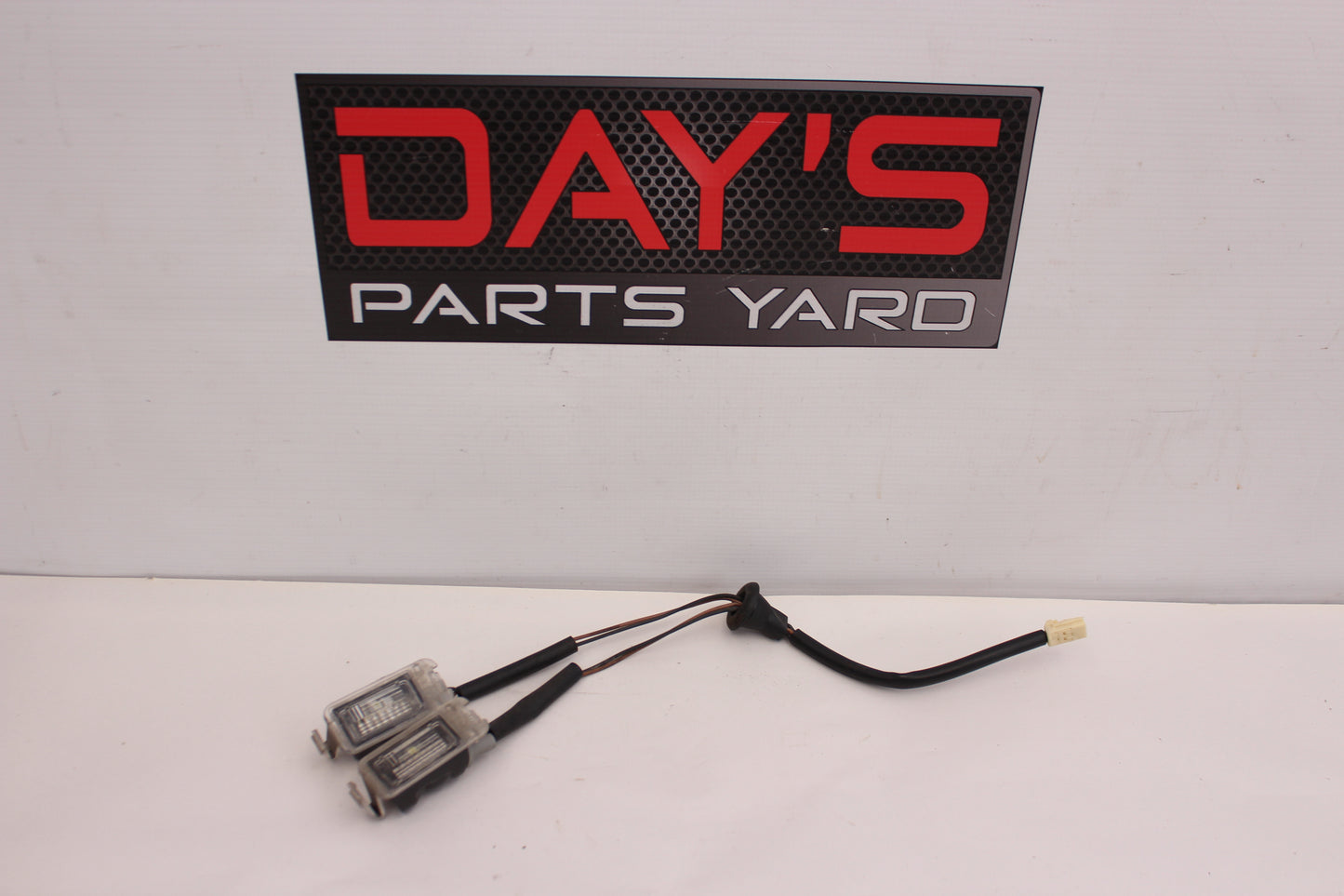 2006 Pontiac GTO License Plate Tag License Plate Light RH & LH Set 954355 OEM - Day's Parts Yard
