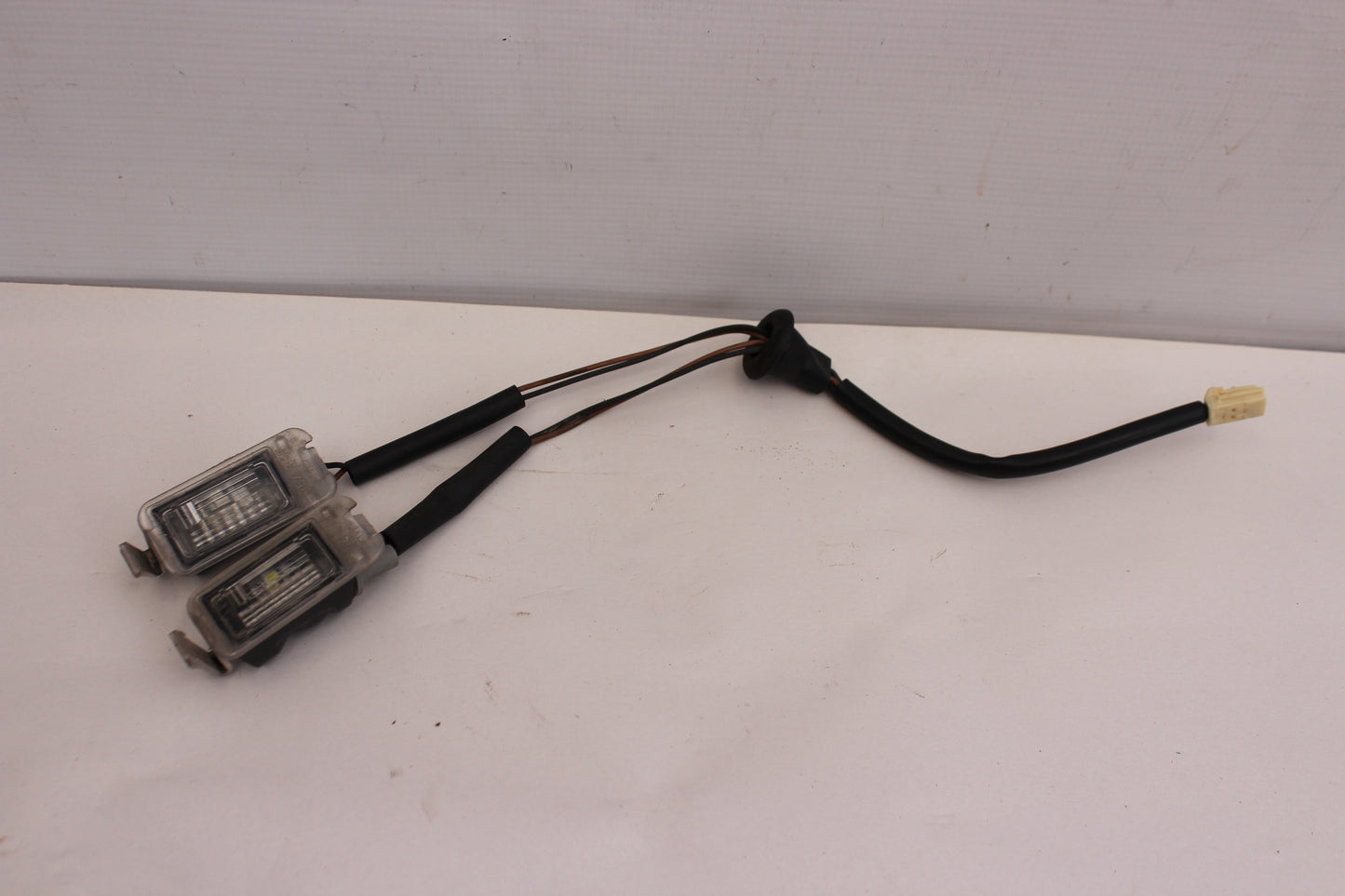 2006 Pontiac GTO License Plate Tag License Plate Light RH & LH Set 954355 OEM - Day's Parts Yard