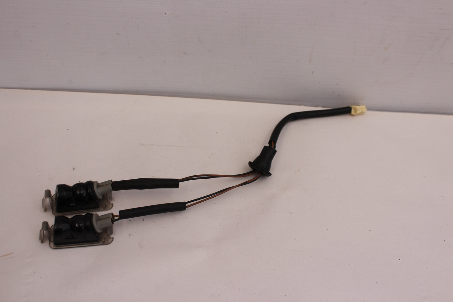2006 Pontiac GTO License Plate Tag License Plate Light RH & LH Set 954355 OEM - Day's Parts Yard