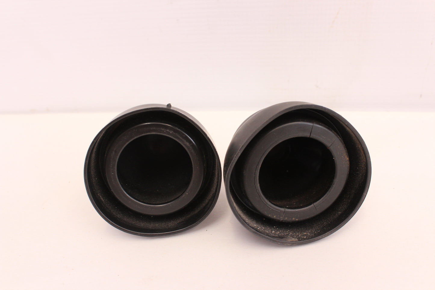2005 Pontiac GTO Rear Shock Absorber Strut Cap Covers Set 90278429 - Day's Parts Yard