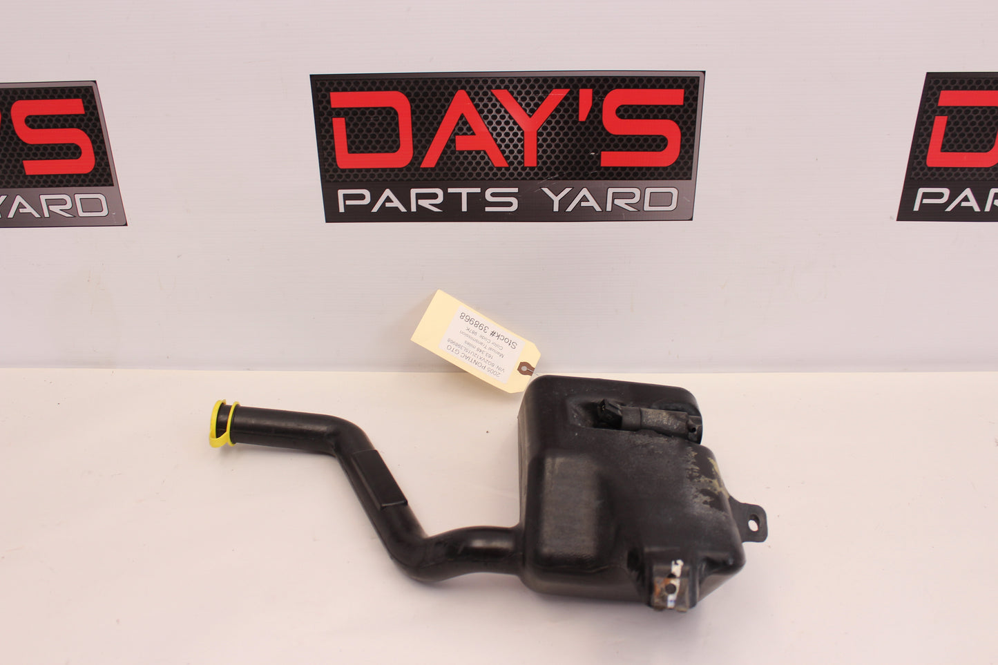 2005 Pontiac GTO Windshield Washer Reservoir 4053229 OEM - Day's Parts Yard
