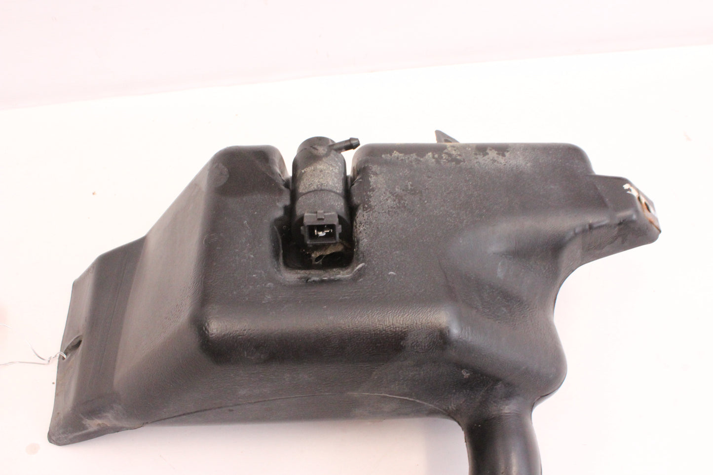 2005 Pontiac GTO Windshield Washer Reservoir 4053229 OEM - Day's Parts Yard