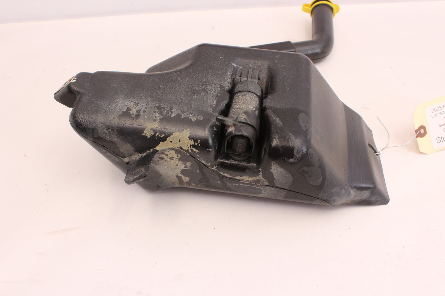 2005 Pontiac GTO Windshield Washer Reservoir 4053229 OEM - Day's Parts Yard