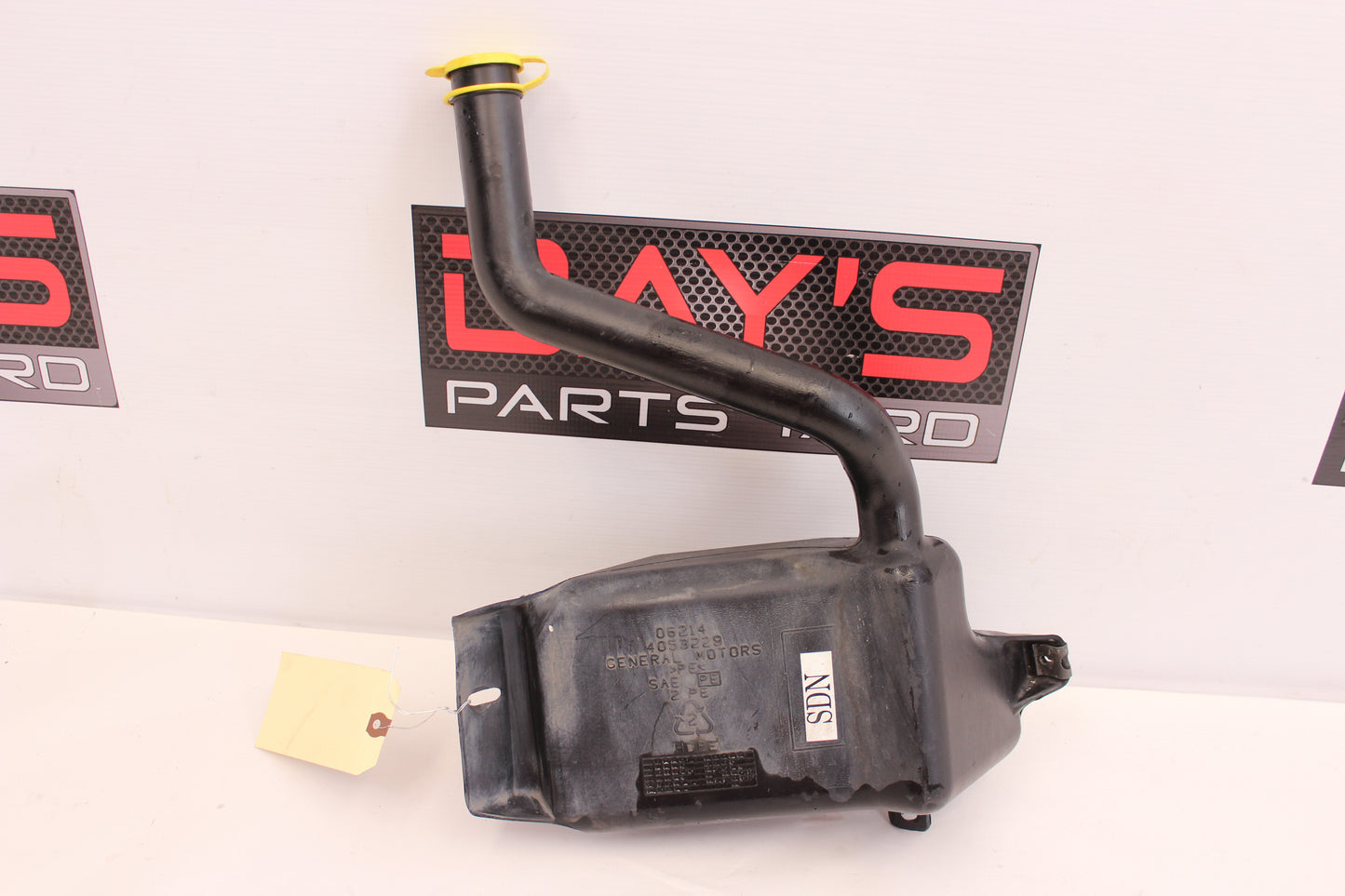 2005 Pontiac GTO Windshield Washer Reservoir 4053229 OEM - Day's Parts Yard