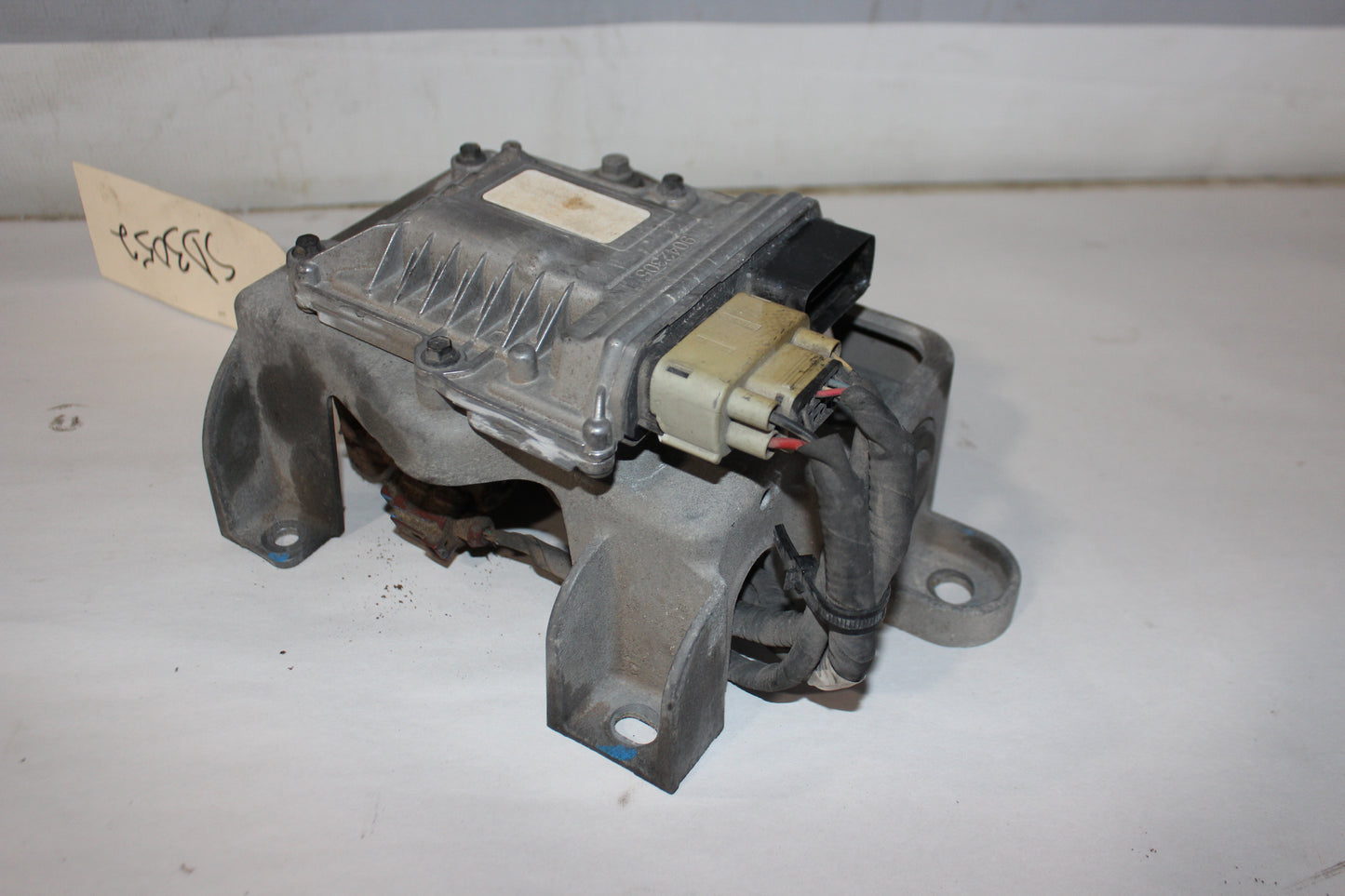 2017 Chevrolet Camaro ZL1 Rear Differential Actuator Module 9042305 OEM - Day's Parts Yard
