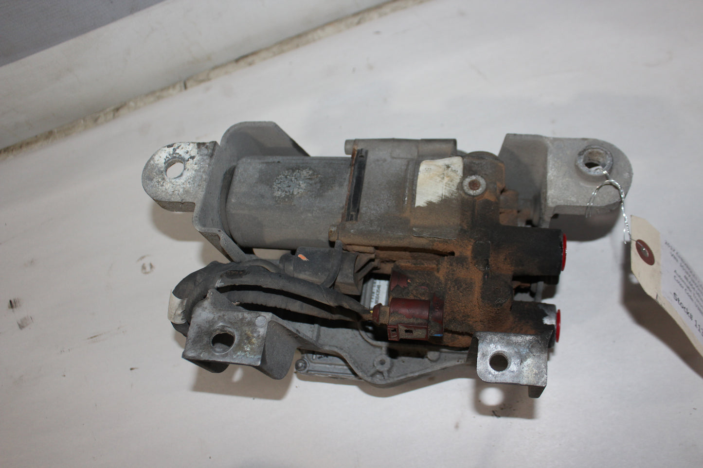 2017 Chevrolet Camaro ZL1 Rear Differential Actuator Module 9042305 OEM - Day's Parts Yard