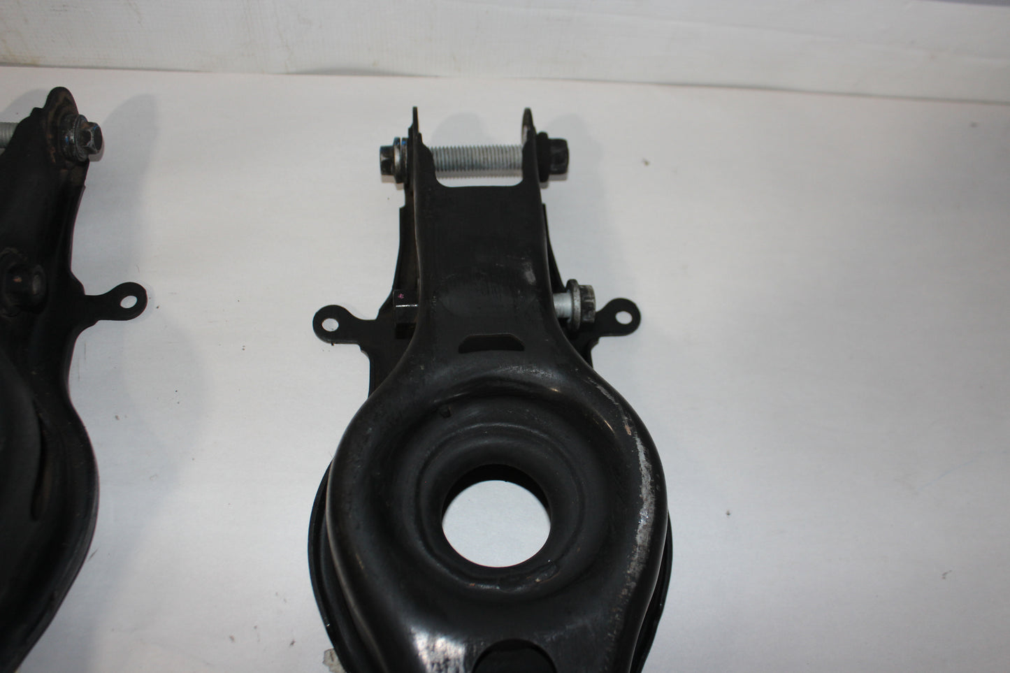 2017 Chevrolet Camaro ZL1 RH & LH Lower Spring Perch Control Arm 23282356 23282357 OEM - Day's Parts Yard