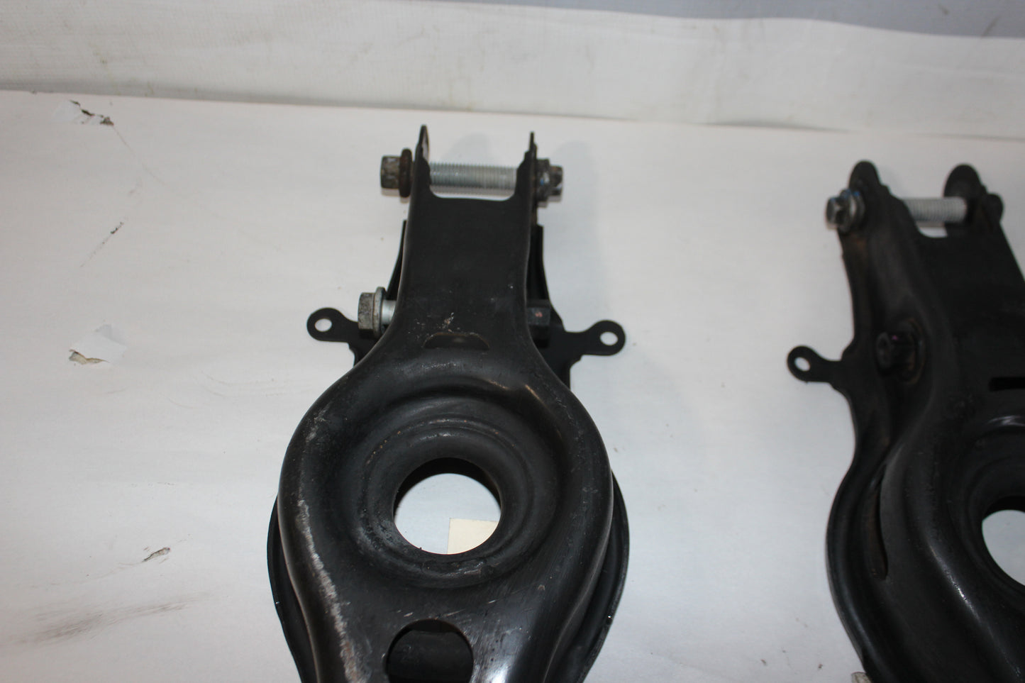 2017 Chevrolet Camaro ZL1 RH & LH Lower Spring Perch Control Arm 23282356 23282357 OEM - Day's Parts Yard