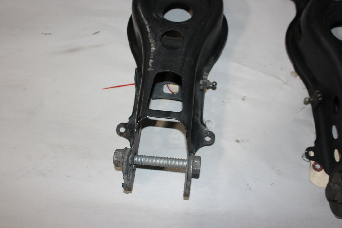 2017 Chevrolet Camaro ZL1 RH & LH Lower Spring Perch Control Arm 23282356 23282357 OEM - Day's Parts Yard
