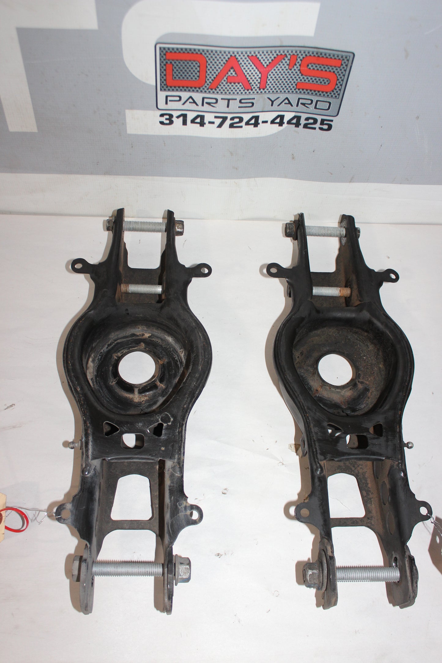2017 Chevrolet Camaro ZL1 RH & LH Lower Spring Perch Control Arm 23282356 23282357 OEM - Day's Parts Yard