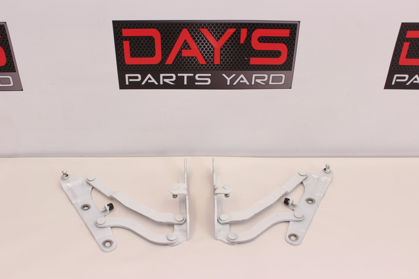 2016 Chevy SS Camaro RH & LH Trunk Deck Lid Hinges 23367129 23367130 OEM - Day's Parts Yard
