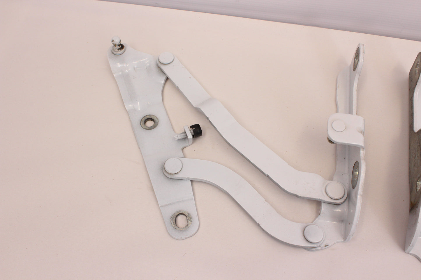 2016 Chevy SS Camaro RH & LH Trunk Deck Lid Hinges 23367129 23367130 OEM - Day's Parts Yard