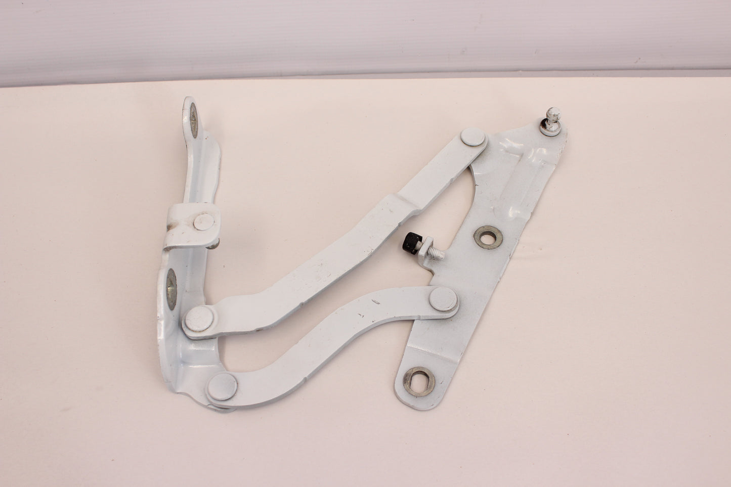 2016 Chevy SS Camaro RH & LH Trunk Deck Lid Hinges 23367129 23367130 OEM - Day's Parts Yard