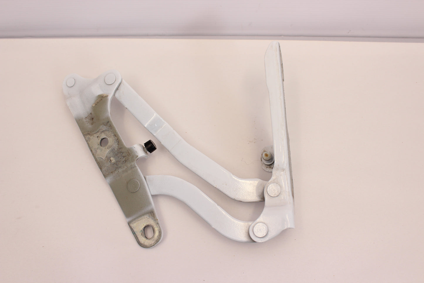 2016 Chevy SS Camaro RH & LH Trunk Deck Lid Hinges 23367129 23367130 OEM - Day's Parts Yard
