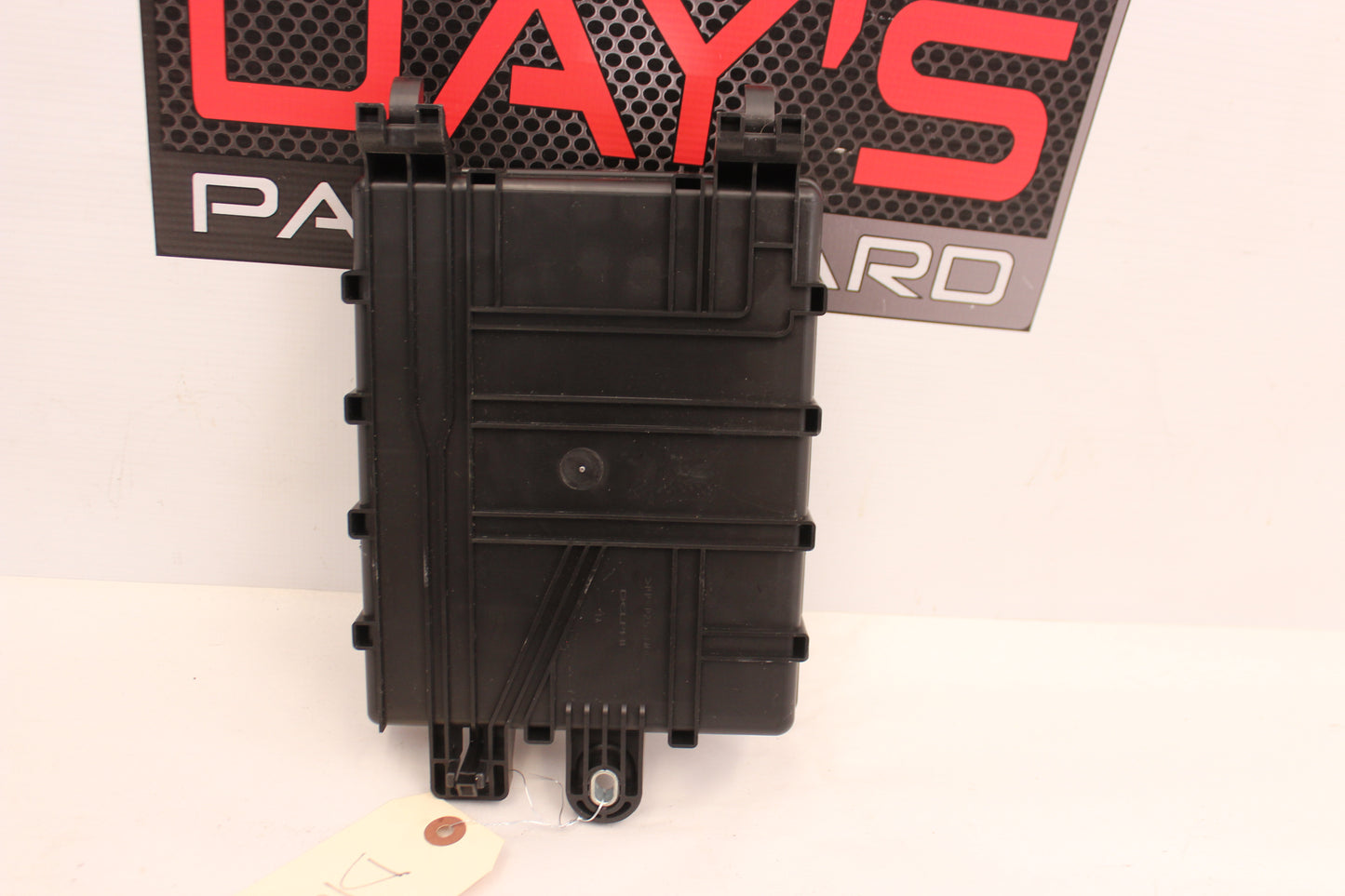 2014 Chevrolet SS Sedan Rear Fuse Box Relay 92271137 OEM - Day's Parts Yard