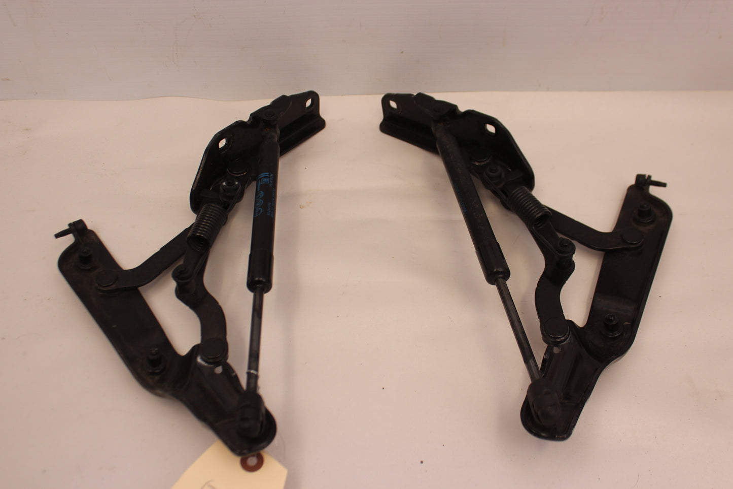 2014 Chevrolet SS Sedan Trunk Hinges RH & LH 92270114 92270113 OEM - Day's Parts Yard