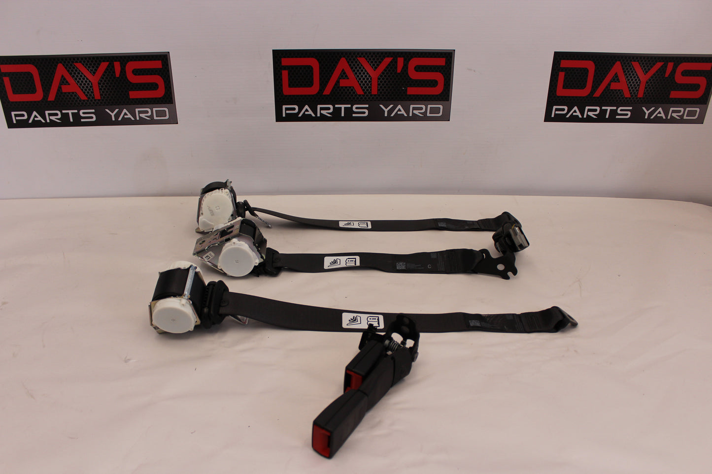 2017 Chevy SS Sedan Rear Seat Belt Set Retractors & Buckles 92458009 92275628 92458008 OEM - Day's Parts Yard